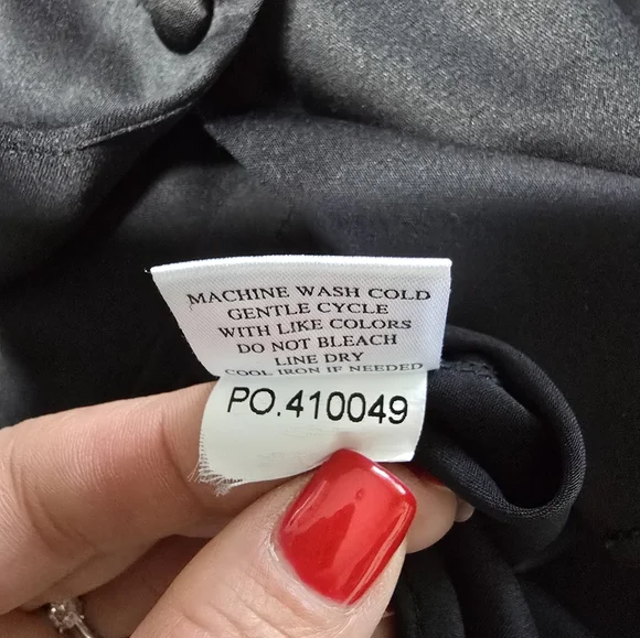 Sexy, elegant and Feminine Tom Ford Black Satin Blouse with bow, Sz XXS - Picture 7 of 11